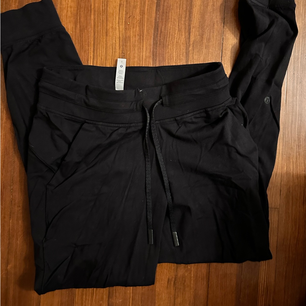 Lululemon high rise joggers, black, size 6